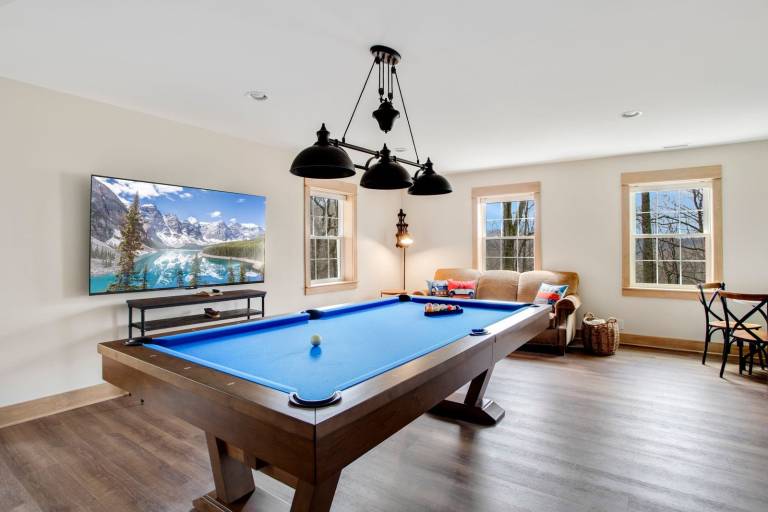 Family-friendly spacious cabin with hot tub & barbecue | Mountain view | Pets allowed — photo 4