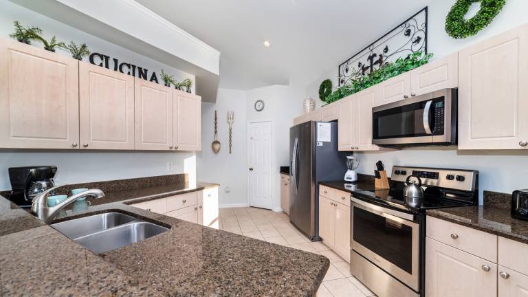 Family-oriented big house with patio, private pool & hot tub | Pet-friendly — photo 5