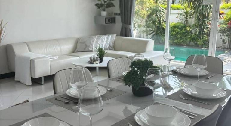 Lovely villa with pool & hot tub | Pet-friendly — photo 4