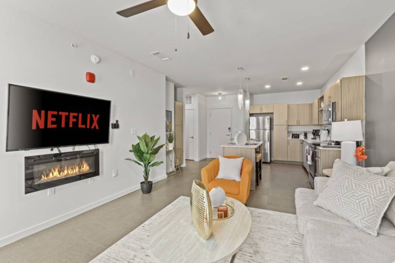 Apartment with pool — photo 2