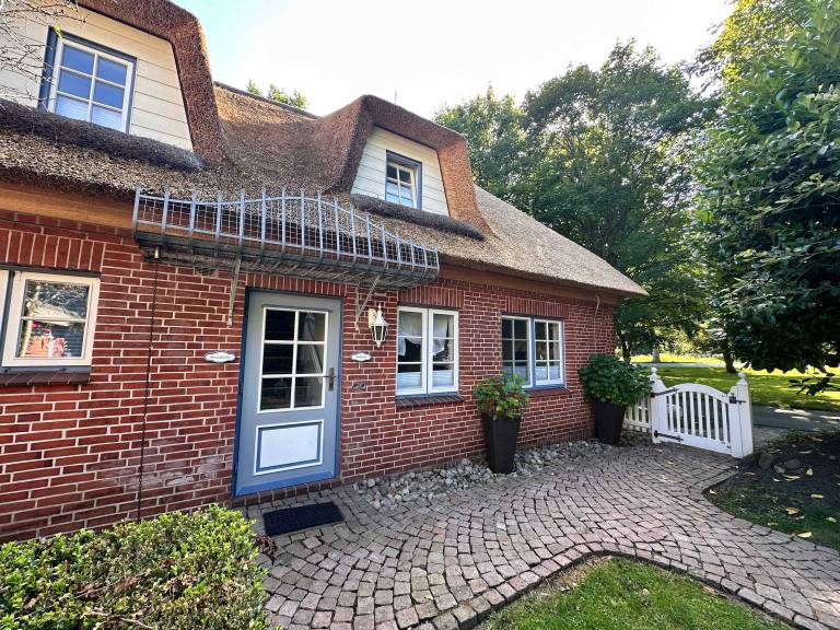 Apartment with garden & grill in St. Peter-Ording