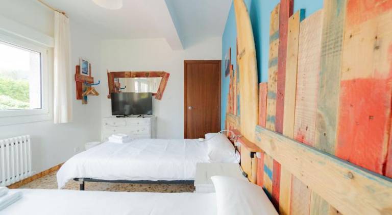 Fully equipped beautiful house with private pool, yard & patio | Beach nearby | Dogs allowed — photo 2