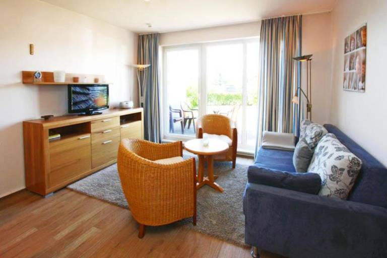 Holiday apartment with patio in Kuehlungsborn