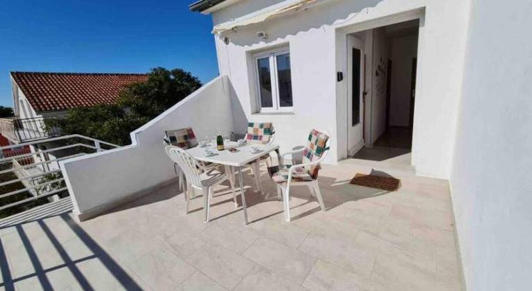 Apartment with 2 rooms for 6 persons in Vodice