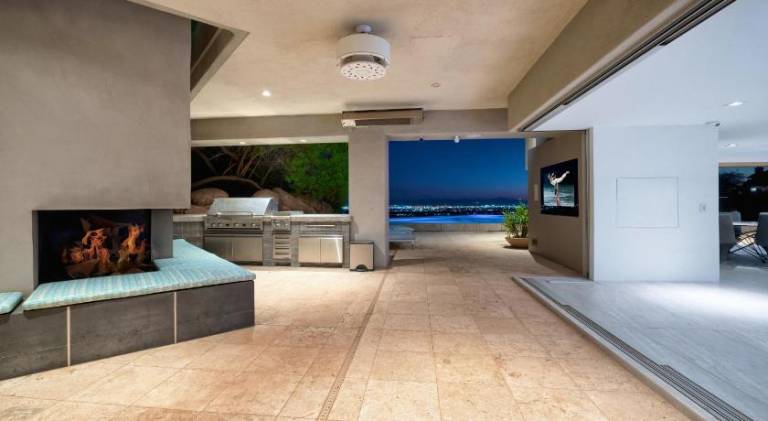 House with jacuzzi & pool — photo 5