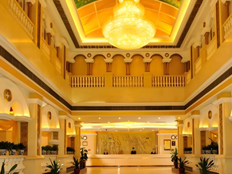 Vienna Hotel Shenzhen Bijiashan Yinhu Metro Station — photo 2