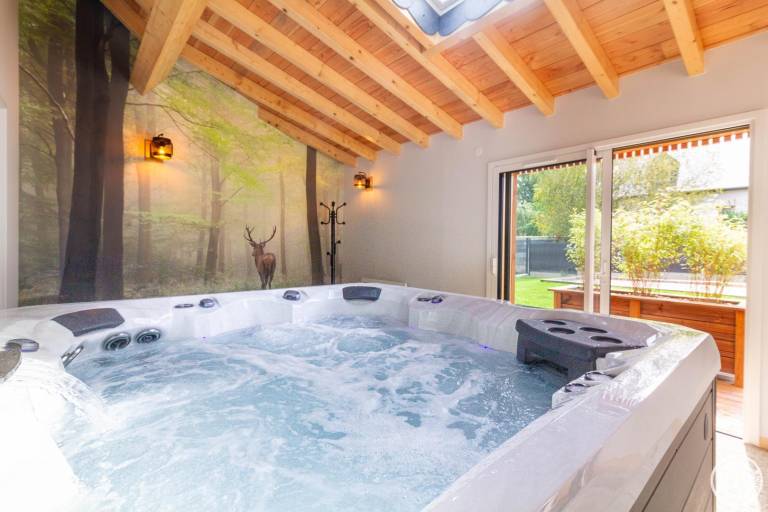 Gite with barbeque, garden & terrace in Tarbes