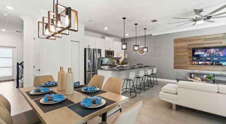 Spacious vacation home with private pool, barbeque & patio | Pets are welcome — photo 3