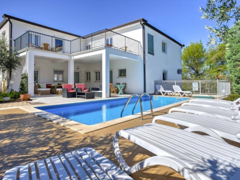 Apartma Zambratija