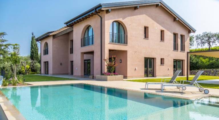 Big villa with pool | Suitable for remote work | Pets allowed in Lazise