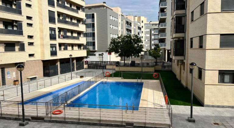 Apartment with pool — photo 3
