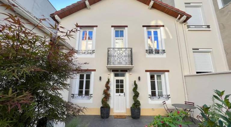 Villa with jacuzzi in Vichy
