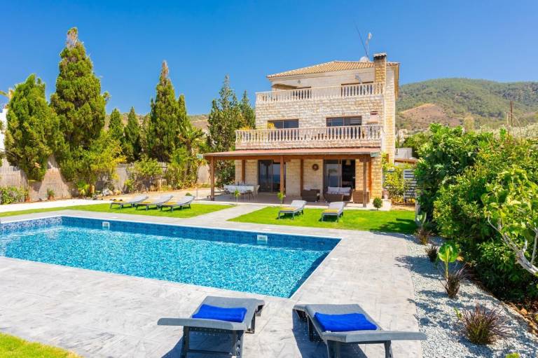Villa Pomos