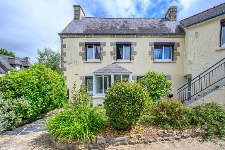 Gite with patio, yard & barbeque in Pontivy