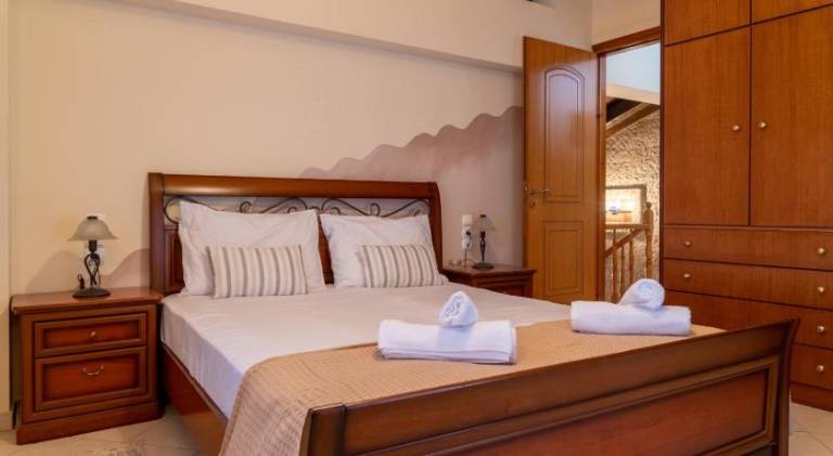 Vacation home with garden & terrace in Heraklion