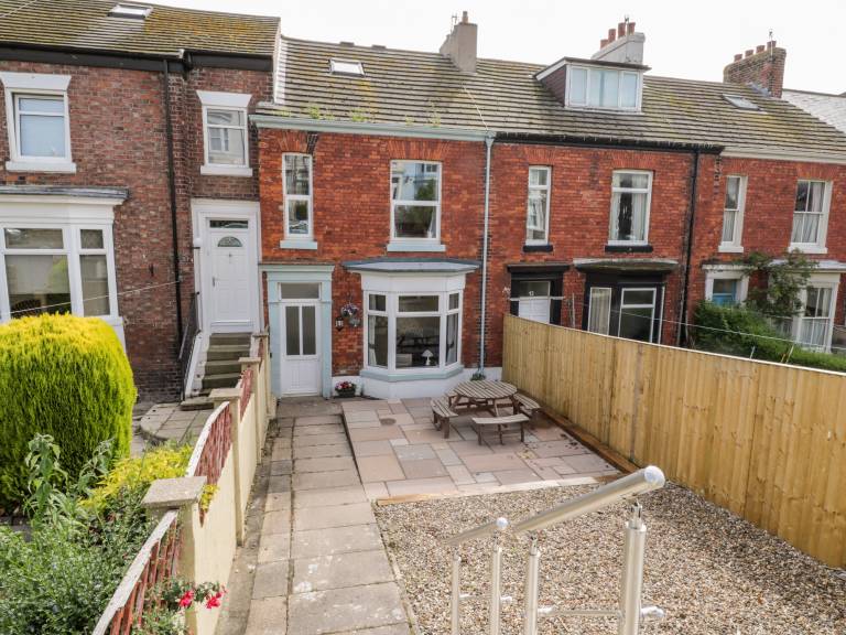 Cottage with yard | Beach view in Whitby