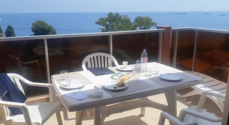 Rental apartment with pool in Menton