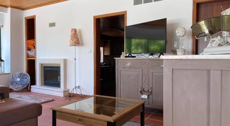 Fully equipped charming vacation home with BBQ, patio & yard | Good for workation | Dogs allowed — photo 3