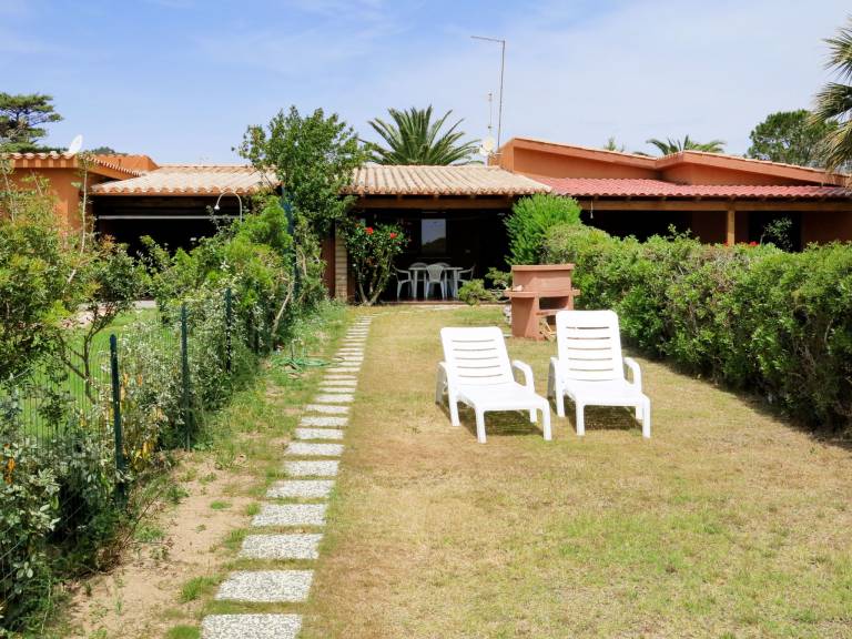 Vacation home with BBQ, garden & terrace — photo 3