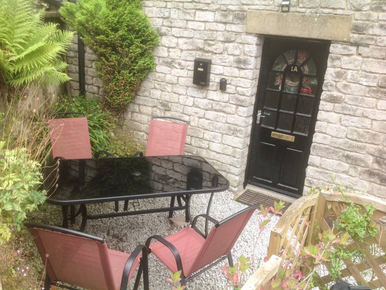 Cottage with garden — photo 2