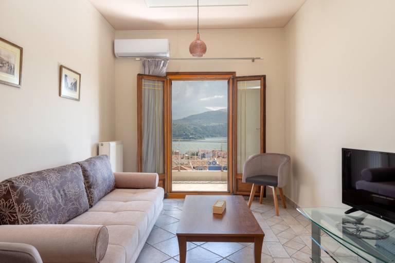 Apartment with terrace — photo 2