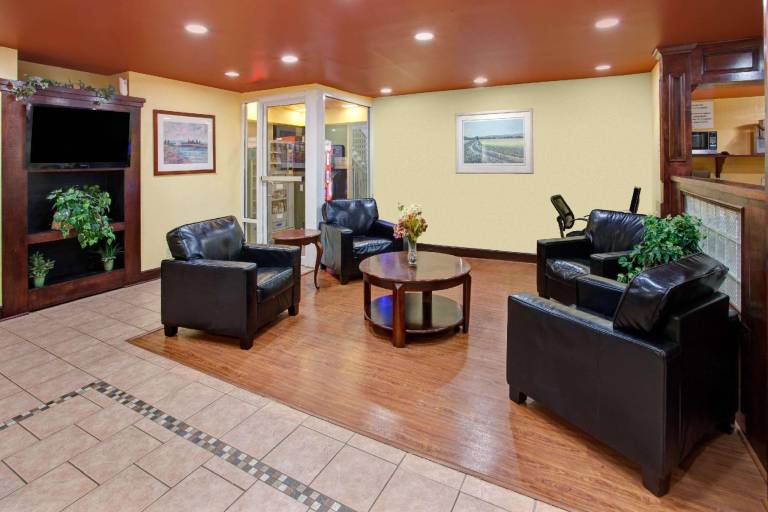 Days Inn by Wyndham Marietta-Atlanta-Delk Road — photo 3