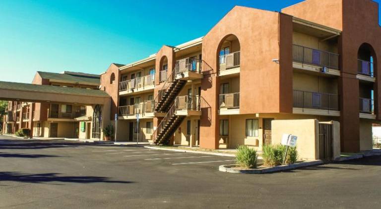Budget Inn & Suites — photo 2