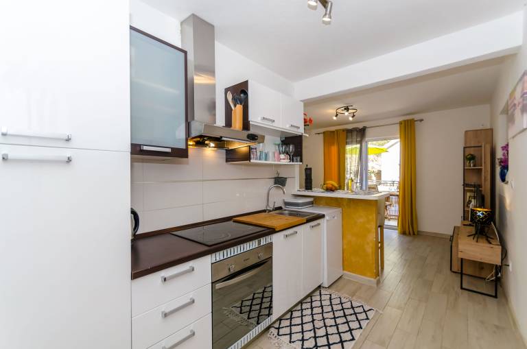 Apartment with terrace & yard | Sea view | Pets are welcome — photo 4