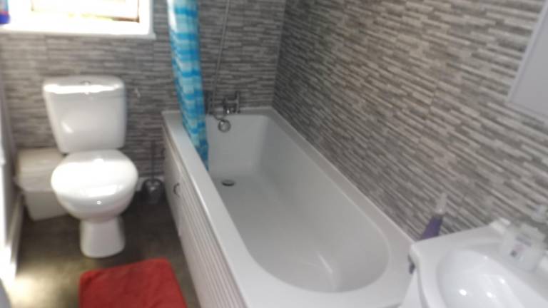 Two bedroom timber lodge, Avonvale Holiday Lodges — photo 5