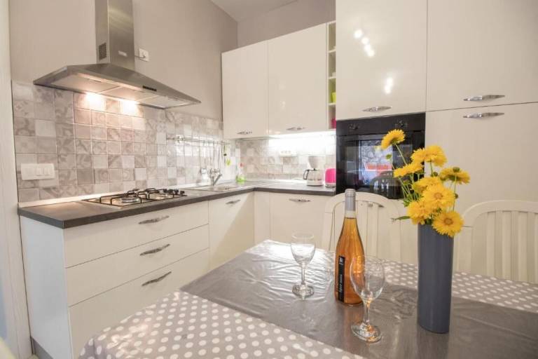 Apartment with BBQ & patio | Sea view — photo 2