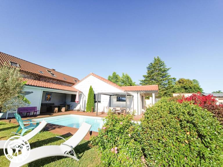 Fully equipped pleasant gite with terrace, private pool & yard | Dogs allowed — photo 2