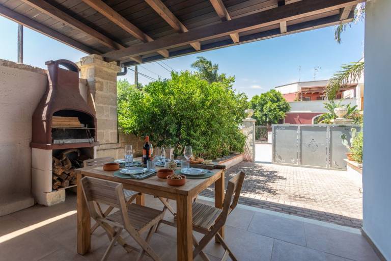 Family-oriented apartment with garden & BBQ | Garden view | Pets allowed — photo 5