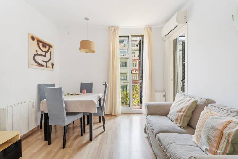 Holiday apartment | Near Sagrada Família | Suitable for remote work — photo 2