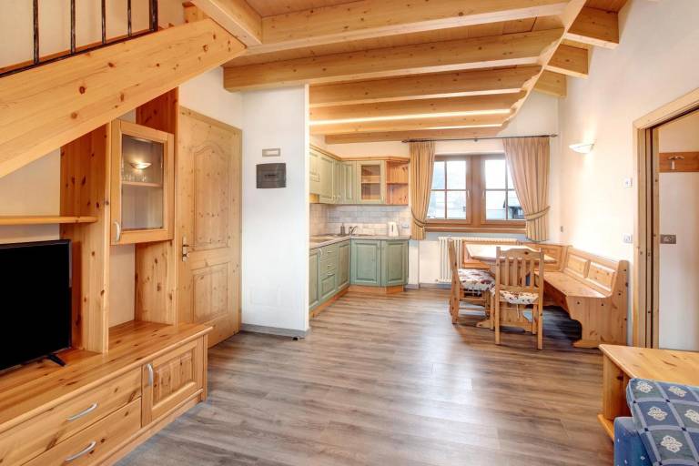 Chalet with yard | Lake view — photo 2