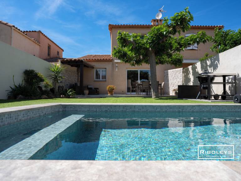 Villa Vias