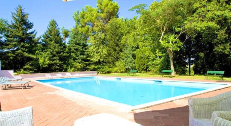 Apartment with pool, garden & patio in Fabriano