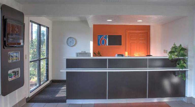 Motel 6 Bishop, CA — photo 4