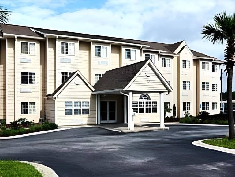 Golden Isles Inn & Suites Brunswick South in Brunswick, GA