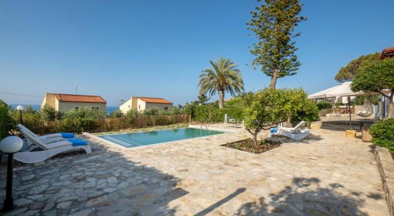 Wonderful villa with yard, patio & private pool | Next to the beach | Good for workation | Dogs allowed — photo 5