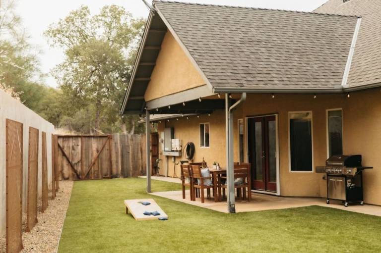 House Mariposa