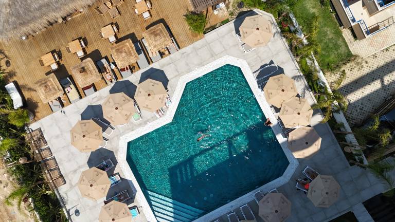 Mirka Pool view Rradhime 01