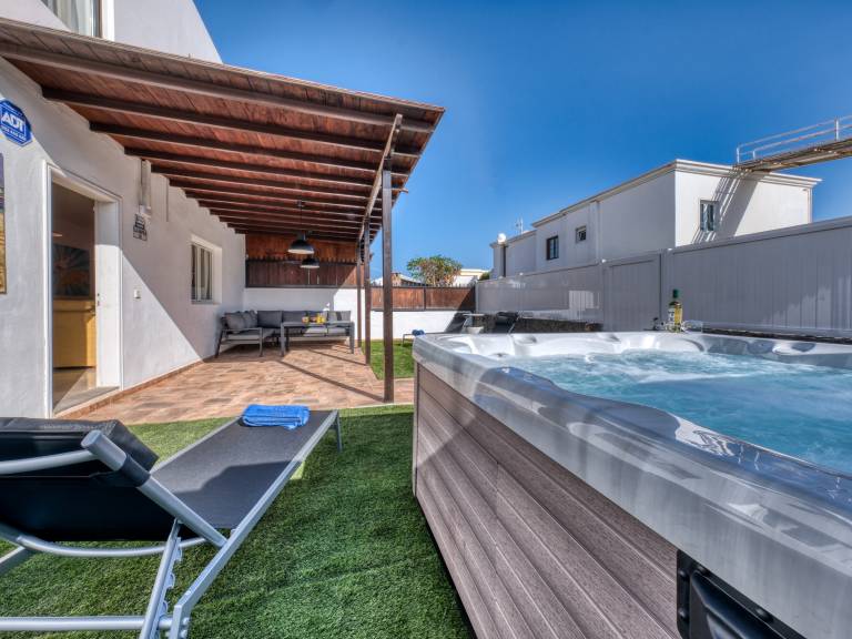 Villa Flaminia, Puerto del Carmen, 4 bedrooms, near the beach — photo 3