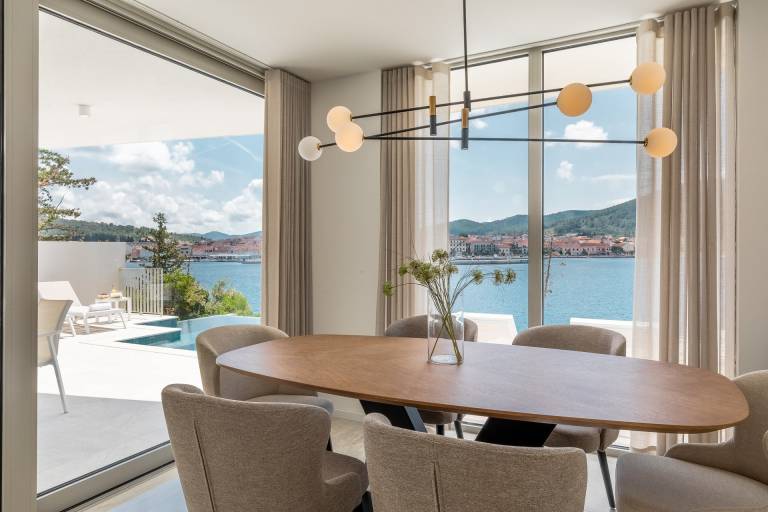 Villa with private pool, barbeque & fast internet | Water view — photo 2