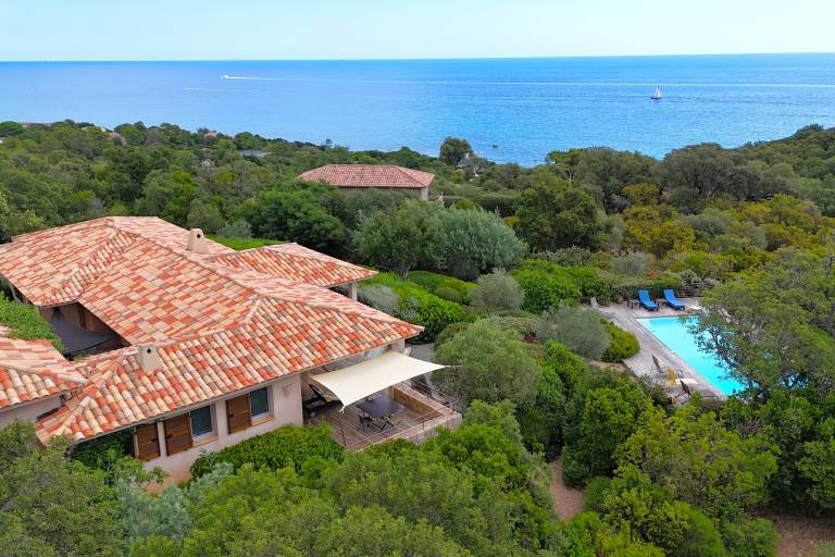 Family-friendly villa with barbecue, private pool & yard | Sea view | Close to the beach | Pets are welcome — photo 5