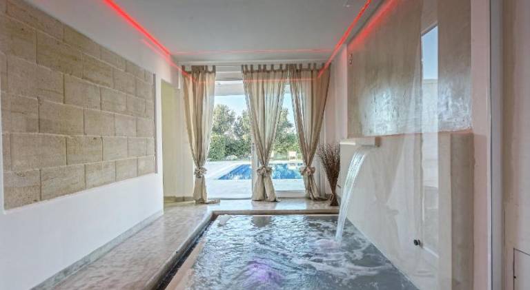 Villa with pool — photo 4