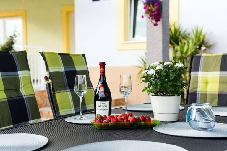 Fully equipped holiday apartment with barbecue, pool & terrace | Garden view | Beach nearby | Pets allowed — photo 3