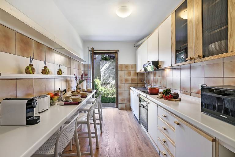 Apartment with yard & terrace | Mountain view — photo 5