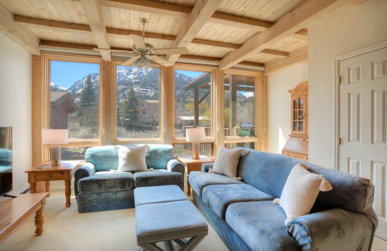 Large Deck Views Prime Location Next to Fellin Park Ouray Hot Springs — photo 2