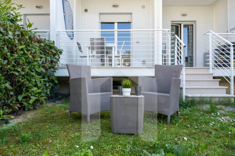 Holiday apartment with yard, terrace & pool | Beach view — photo 2