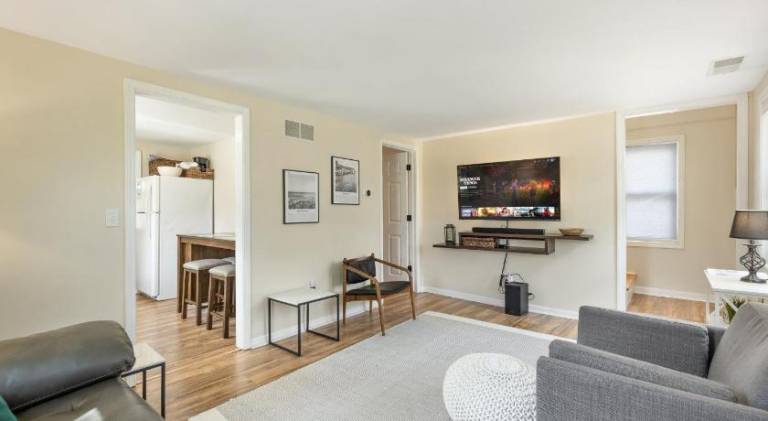 House | Pets are welcome in East Lansing, MI